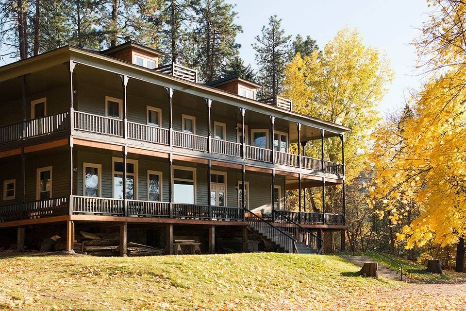 Zephyr Lodge